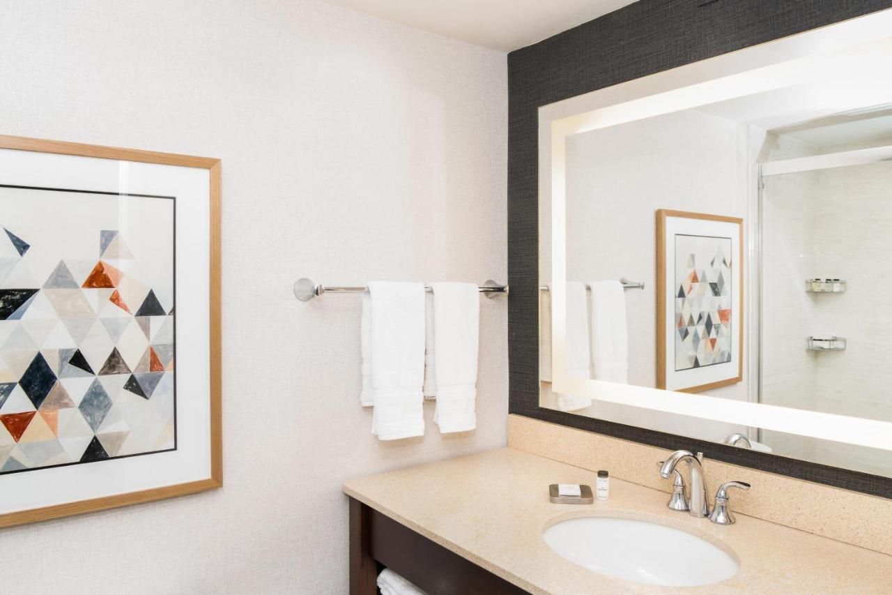 เชอราตัน แอนน์ อาร์เบอร์ โฮเต็ล Hotel แอนอาร์เบอร์ ภายนอก รูปภาพ